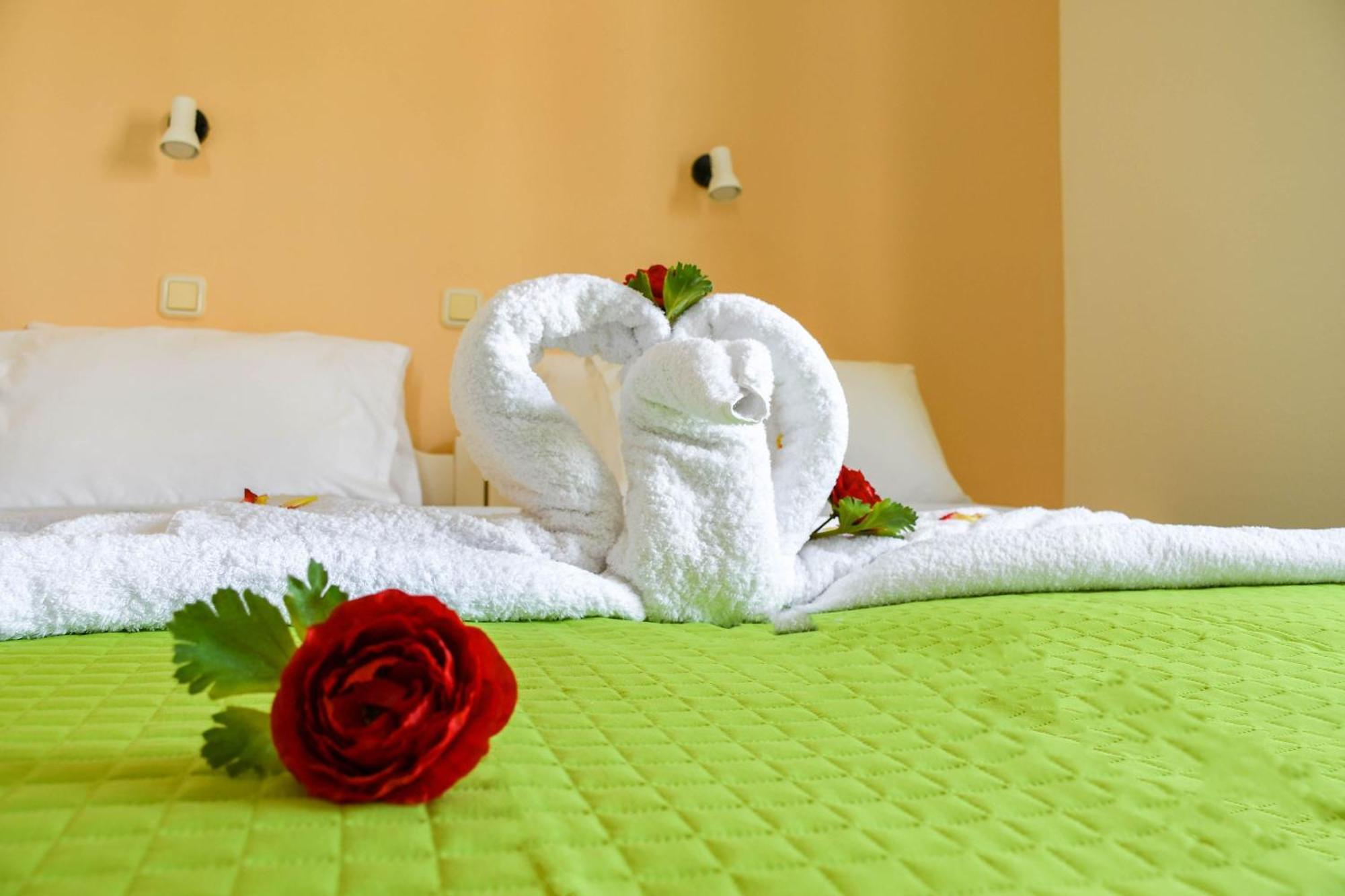 Litinas Apartments With Pool Agia Marina  Bagian luar foto