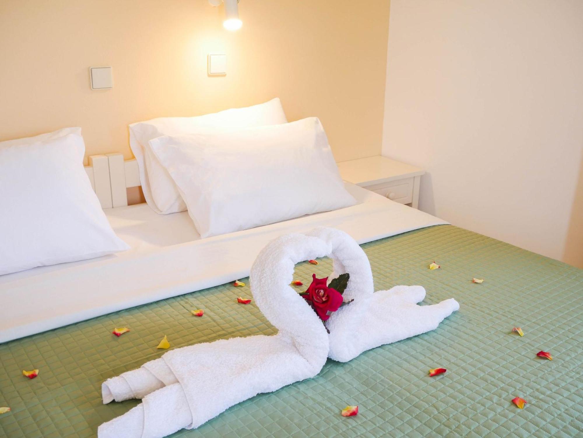 Litinas Apartments With Pool Agia Marina  Bagian luar foto