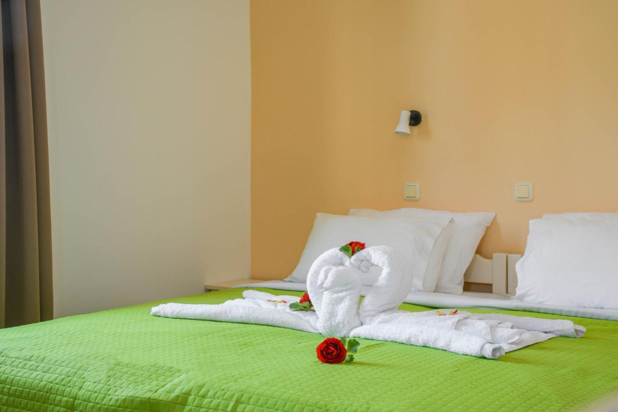 Litinas Apartments With Pool Agia Marina  Bagian luar foto