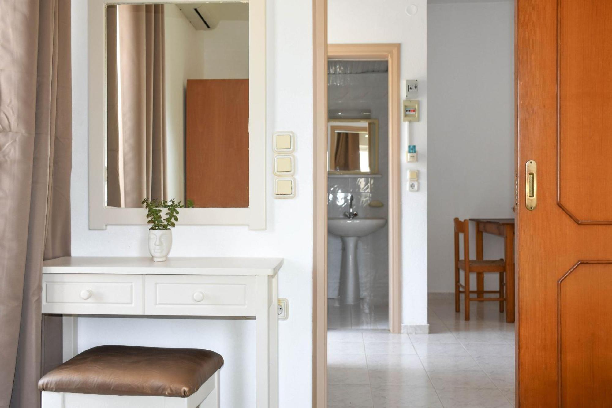 Litinas Apartments With Pool Agia Marina  Bagian luar foto
